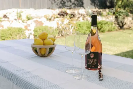 Charming 3-bedroom house in Montecito Отели рядом с достопримечательностью «Miramar Beach»