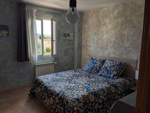 Quiet, spacious house, close to the station and amenities, 2 km from the beach