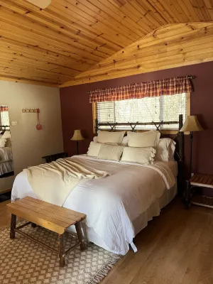 Cozy Cabin Located Just Outside of Wis Dells- Cabin B