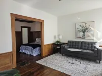 Cozy Single Level Home in Quiet Walkable Neighborhood. Washer and Dryer in Unit!