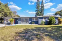 4 Bedroom Pool Home - Pet Friendly Hotels near Englewood Park