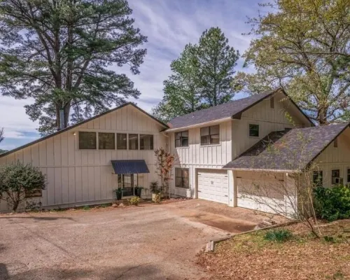 Spacious 5-bedroom house with AC, WiFi in charming Gladewater Hotels in Gladewater