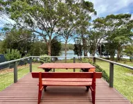 Bellbird Lakeside Cottage