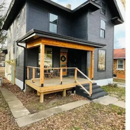 Casa Delmar! in the Heart of Sgf! Right by MSU