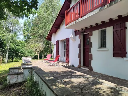 House near Ascain Отели в г. Сен-Пе-Сюр-Нивель