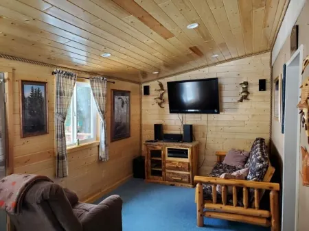 On North Twin Lake- Northern Exposure Rentals "Eagle's Nest"