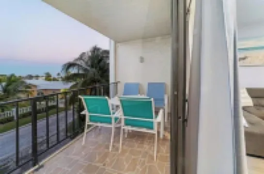 Charming 2-bedroom Beach Access Condo in marvelous Freeport, Lucaya