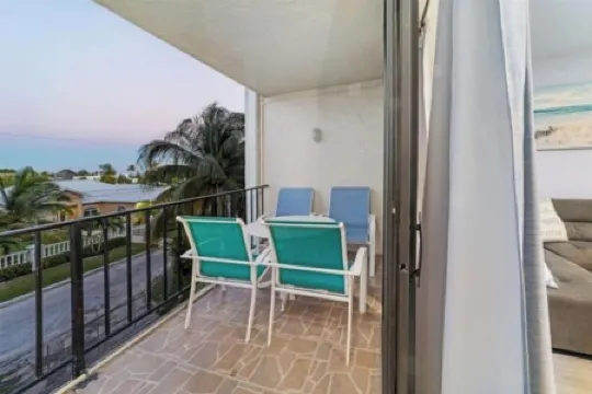 Charming 2-bedroom Beach Access Condo in marvelous Freeport, Lucaya