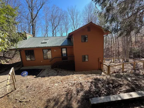 Serene Mountain Retreat on Wolf Laurel Golf Course – Views of Hatley Pointe Ski