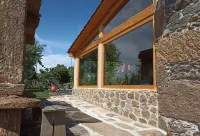 Rustic House in the Mountains, Private Pool with Natural Water 卡布拉桑住宿飯店