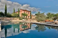 Relax in the Green, in the Municipality of Monteriggioni Just 7 km from Siena