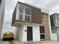 3-bedroom house in peaceful Jaramijó with AC, WiFi Hotels in 