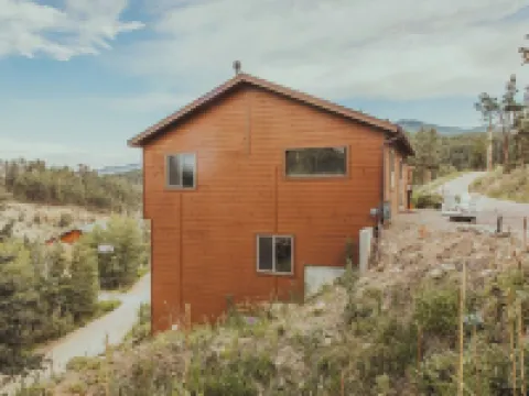 3-bedroom chalet in enchanting Bailey, Walk to town, Game Room, BBQ Hotels in Bailey