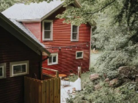 Historic farmhouse by the river in Keene, NY near Lake Placid & Whiteface Mt. Hotels in Keene