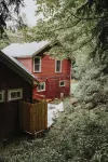 Historic farmhouse by the river in Keene, NY near Lake Placid & Whiteface Mt.