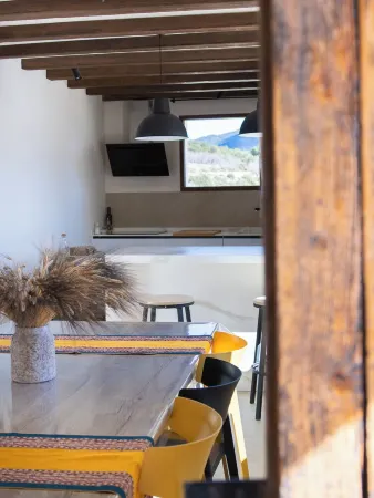 Caseta Blanca, located in the Alicante area of Onil.