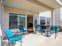 Lovely 2-bedroom condo in Chelan, close to town with mountain views Hotels in Chelan