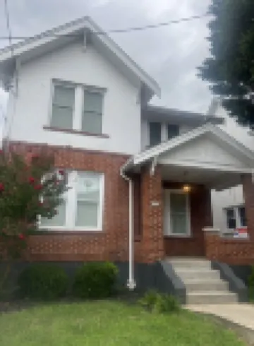 Historic 3 Bedroom home, steps away from the Capitol, Clay Center and Ballpark.