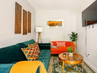 Cozy City Mountain Hide Away! 알타데나 호텔