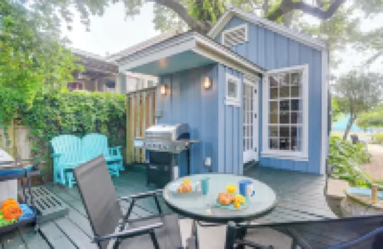 Private Spa & Seawall: Dog-Friendly Galveston Gem