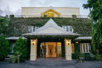 The Target Residence & Resort Hoteles cerca de Wat Rong Khun