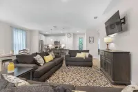 Pristine 3-Bedroom Home Near Canyon Lake! Hotels in Canyon Lake