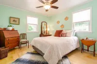 Your Lakeside Retreat for Family & Friends, 8 Beds, Lake Access & Covered Dock Hotels in Mercer County