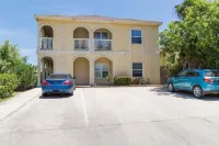 Pool Walk to Beach Sleeps Tons #C 2 Bedroom Condo by Redawning