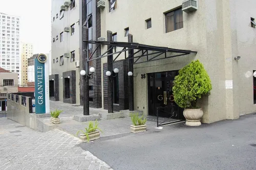 Granville Hotel - parkir