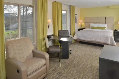 Candlewood Suites Eugene Springfield Hotels near University of Oregon