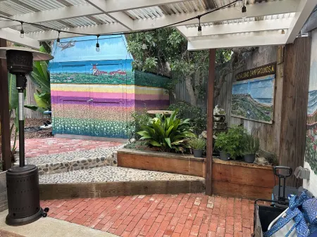 Pet Friendly Beach Cottage - Walk to town and beach     STVR PERMIT BLRE1241169