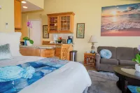 Hanalei Hideaway-Oceanfront, Mtn & Waterfall Views, Top Floor, No Stairs