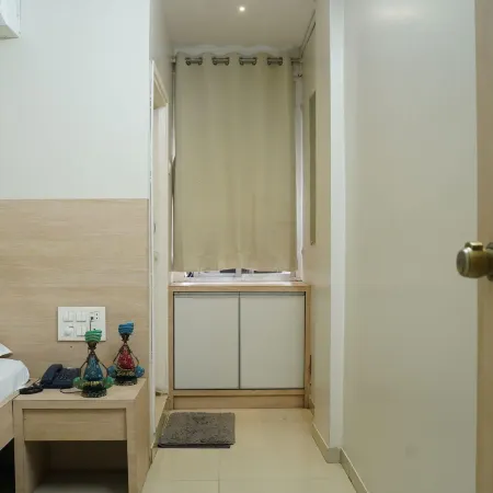 Hotel Aashish Deluxe Lodging, Kolhapur