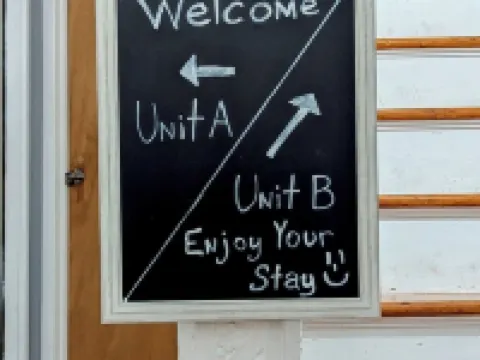 Relaxing Rustic Oasis II -  6 Min Walk to Downtown! Cyclist Welcomed! Hotels in Cumberland