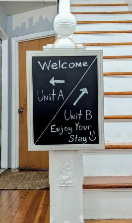 Relaxing Rustic Oasis - 6 Min Walk to Downtown! Cyclist Welcomed & Pet Friendly!