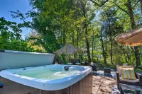 Adorable Beach Cottage w/ Hot Tub & Tropical Bar! - Balkoner