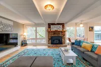 핫 타브와 전망이 있는 넓은 그랜츠 패스의 집!