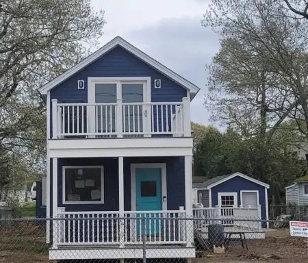 The Loft at Oakland Beach Ask About Off-season Discounts 5 min from Airport.