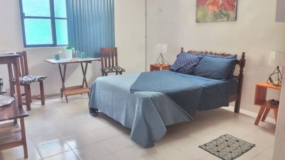 Clean Privet Bedroom/Bathroom -2 mins walk to the Beach