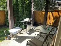 Lrg 1 bdrm ground level suite with a Private Entry in a forest setting. Hotels in Maple Ridge