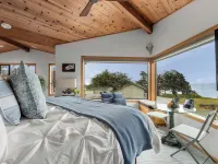 Dew Point Retreat, by Vinifera Homes Hotels in Gualala