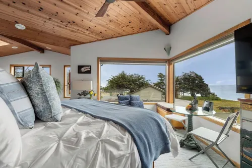 Dew Point Retreat, by Vinifera Homes