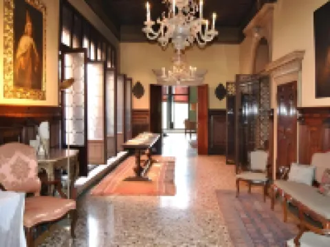 Palazzetto Pisani Grand Canal