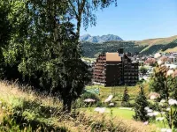 Apartment in Huez with Balcony & Hiking Trails