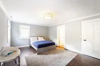 Luxury  6 Bedrooms House