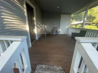 Charming 2-bedroom house with Heat, AC, Cable, WiFi in peaceful Hondo Hotels in Medina County
