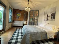 Historic home, great yard & Walk to Dogfish Head Brewery! Hotel a Milton