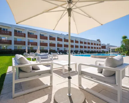 Malibu Foz Hotel - la Maison Younan Hotels in Figueira da Foz