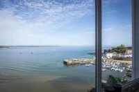 Pieces of Eight - 2 Bedroom Apartment - Tenby - (Windsor House) - Condos