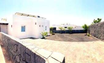 Villa Descansa with Private Pool, Air-Conditioning, Sea View, Smart-tv & Wifi